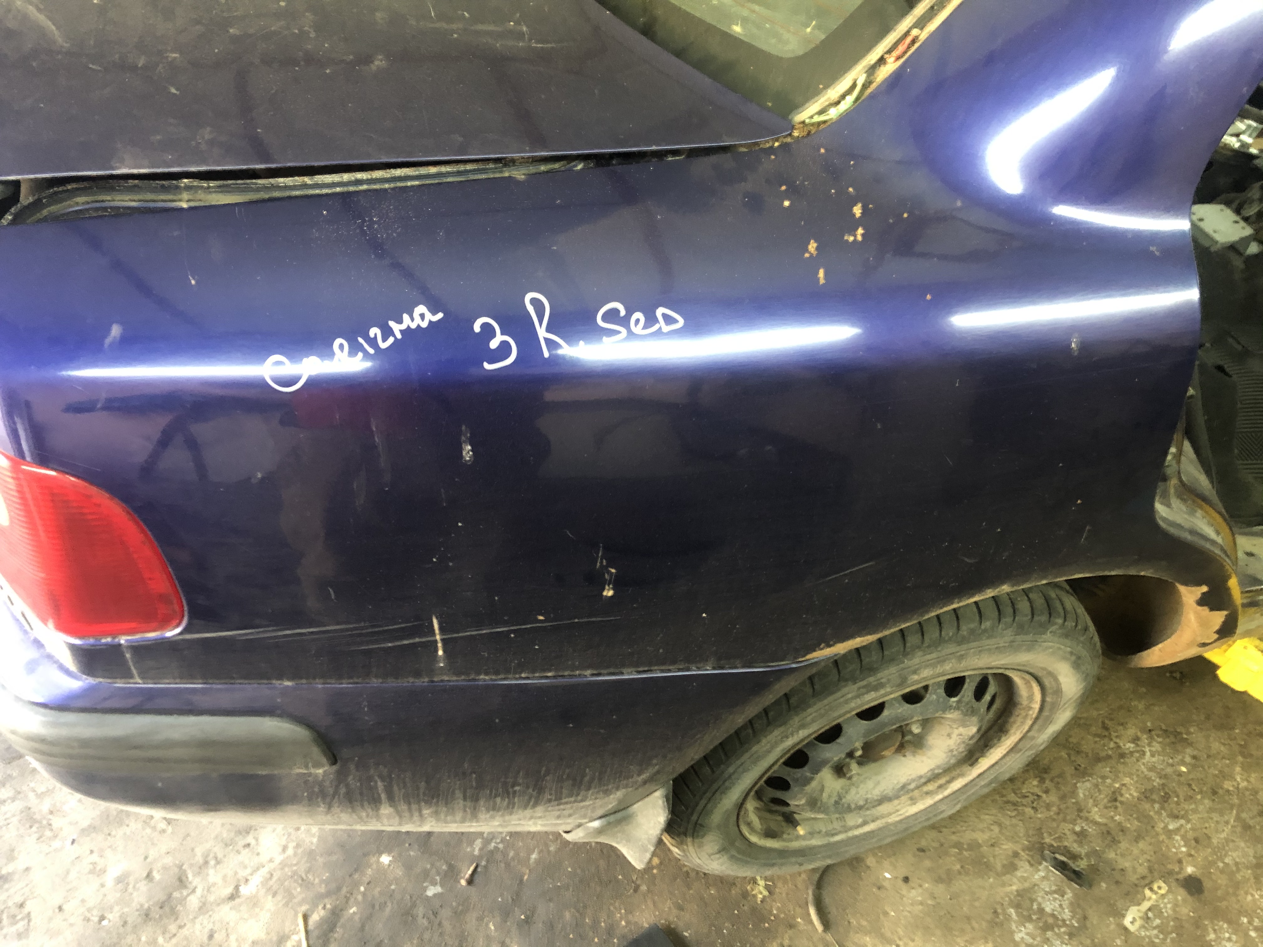 Mitsubishi Carisma (DA) Крыло заднее правое для Mitsubishi Carisma (DA) 1999-2003 седан