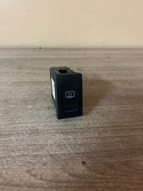 Volkswagen Passat B5 2000-2005 Кнопка обогрева заднего стекла Passat [B5] 1996-2000;Passat [B5] 2000-2005 (6 КОНТАКТОВ 3B0959621C)