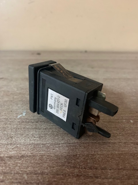 Volkswagen Passat B5 2000-2005 Кнопка обогрева заднего стекла Passat [B5] 1996-2000;Passat [B5] 2000-2005 (6 КОНТАКТОВ 3B0959621C)