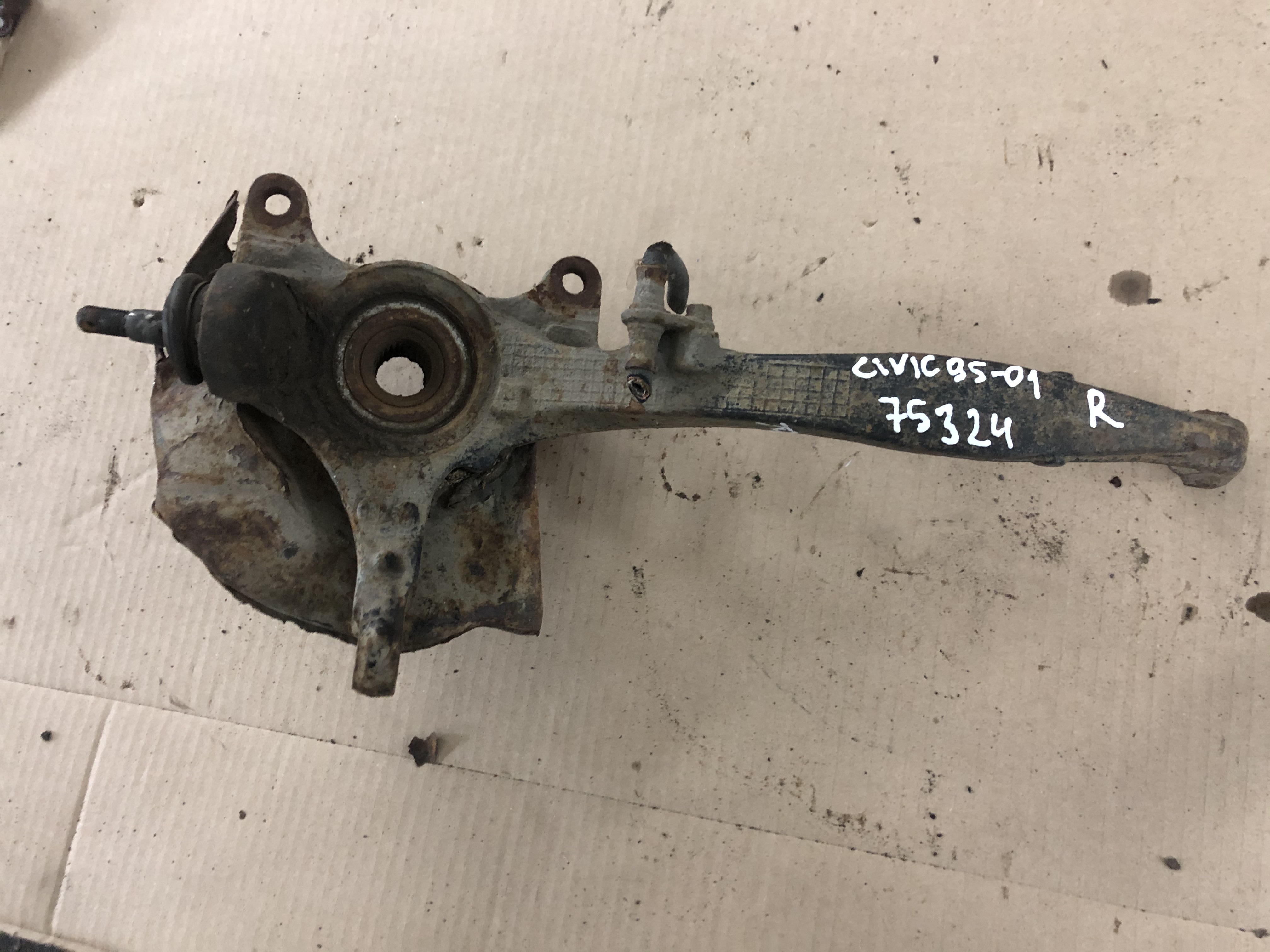 Honda Civic 1995-2001 Кулак поворотный передний правый для Honda Civic 1995-2001