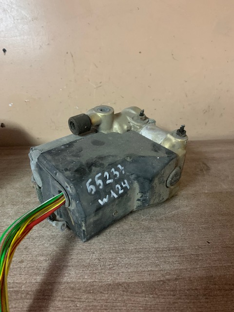Блок ABS (насос) W124 1984-1993;W123 1976-1985;W126 1979-1991;R129 SL 1989-2001;W140 1991-1999;W201 1982-1993;W202 1993-2000;W124 E-Klasse 1993-1995;G-Class W463 1989> (0265200043)