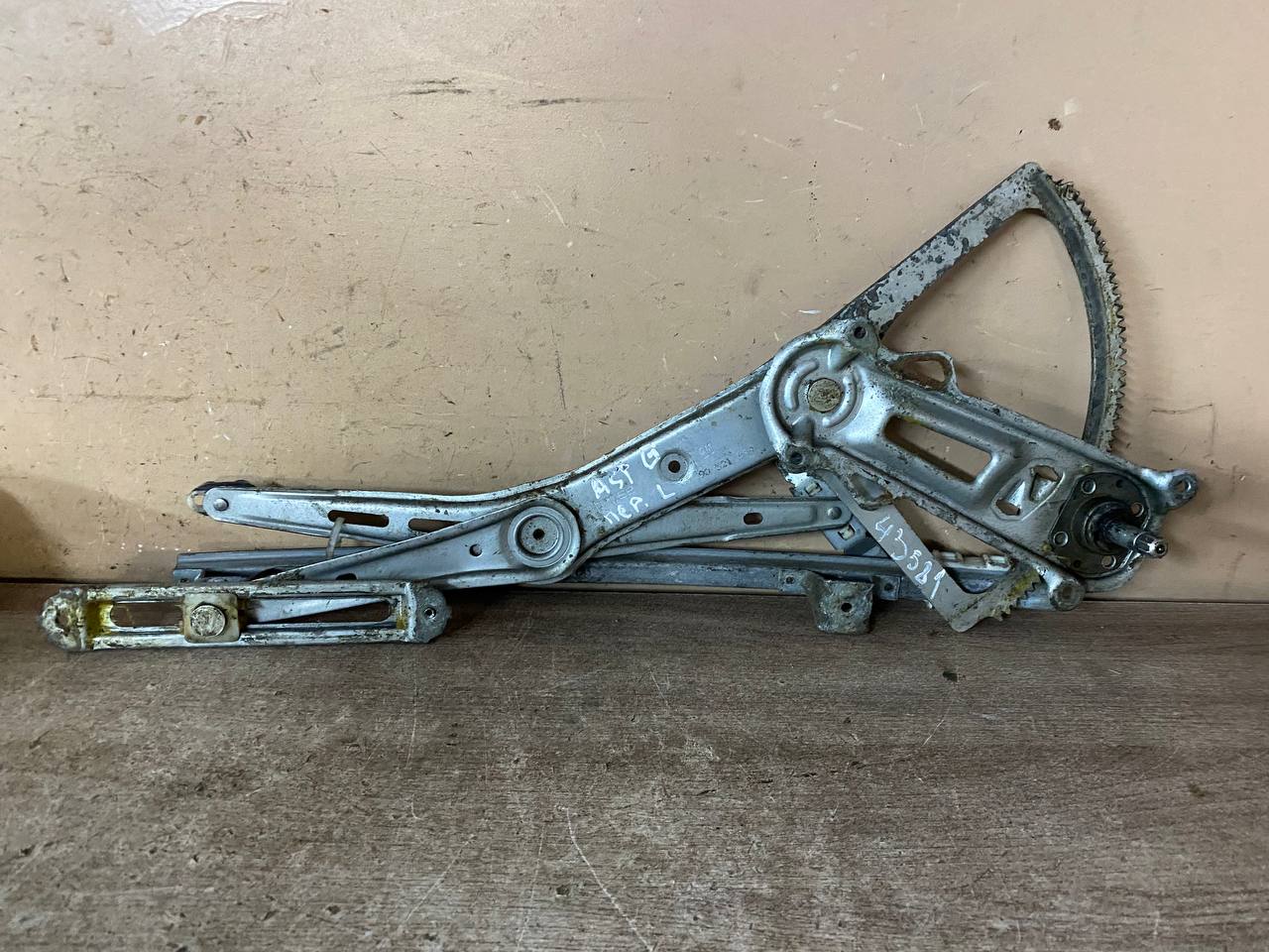 Opel Astra G Стеклоподъемник механ. передний левый OPEL ASTRA G (1998-2005)  90521869