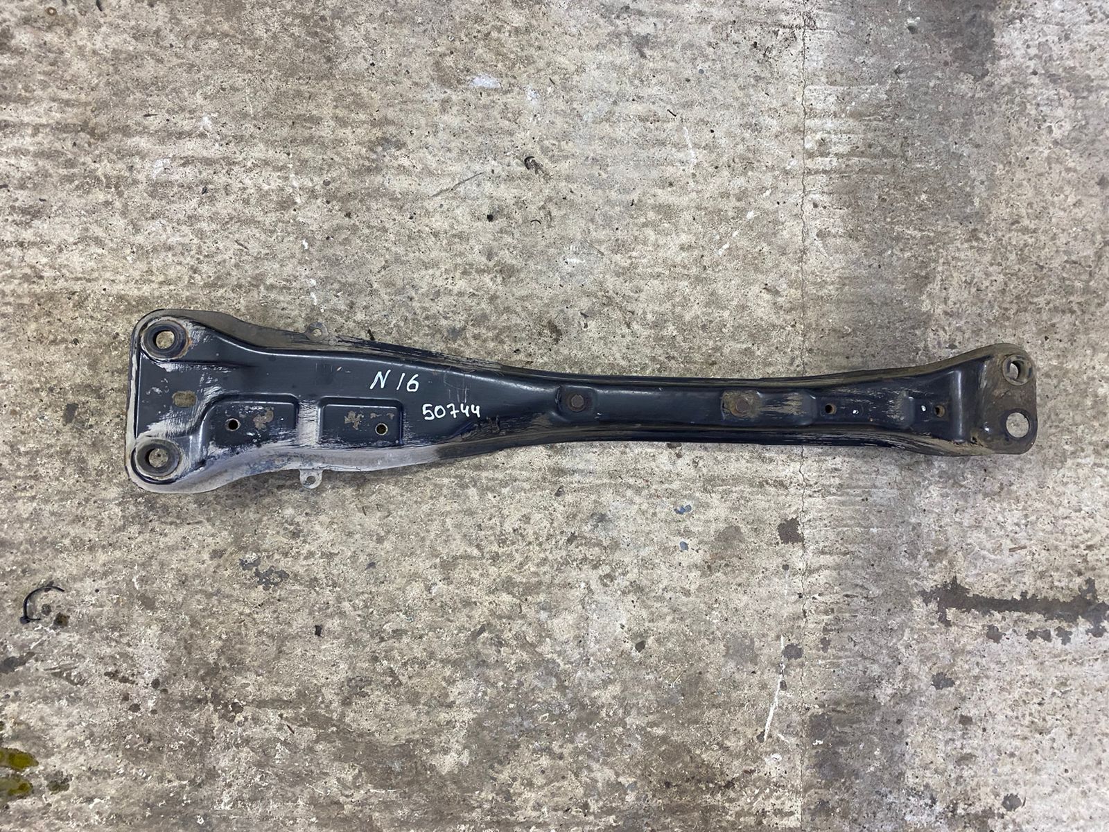 Nissan Almera N16 Балка передняя продольная Almera N16 2000-2006 (11240BM500 11240-BM500)