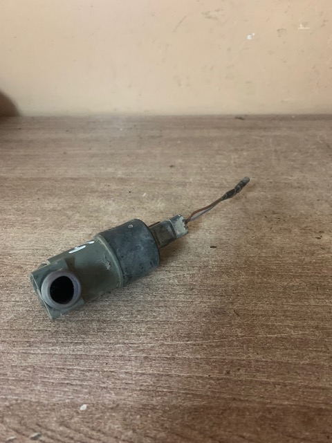 Citroen C4 2005-2011 Насос омывателя Fluence 2010-2017;C4 2005-2011;C5 2004-2008;C1 2005-2014;Logan 2005-2014;Megane II 2003-2009;307 2001-2008;206 1998-2012;607 2000-2010;C5 2001-2004;Clio II/Symbol 1998-2008;Berlingo (M49) 1996-2002 (1 ОТВОД 7700428390)  9641553880