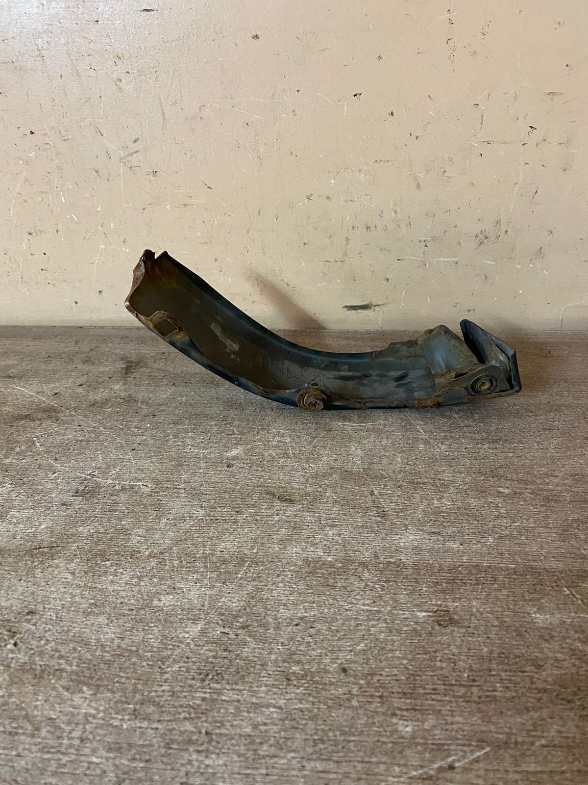 Nissan Largo Планка ресничка задняя правая Nissan Largo W30 791605C000