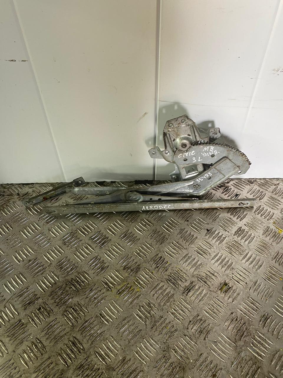 Honda Civic Aerodeck Стеклоподъемник механ. задний левый Civic (MA, MB 5HB) 1995-2001;Civic Aerodeck 1998-2000 (72750ST3E01)
