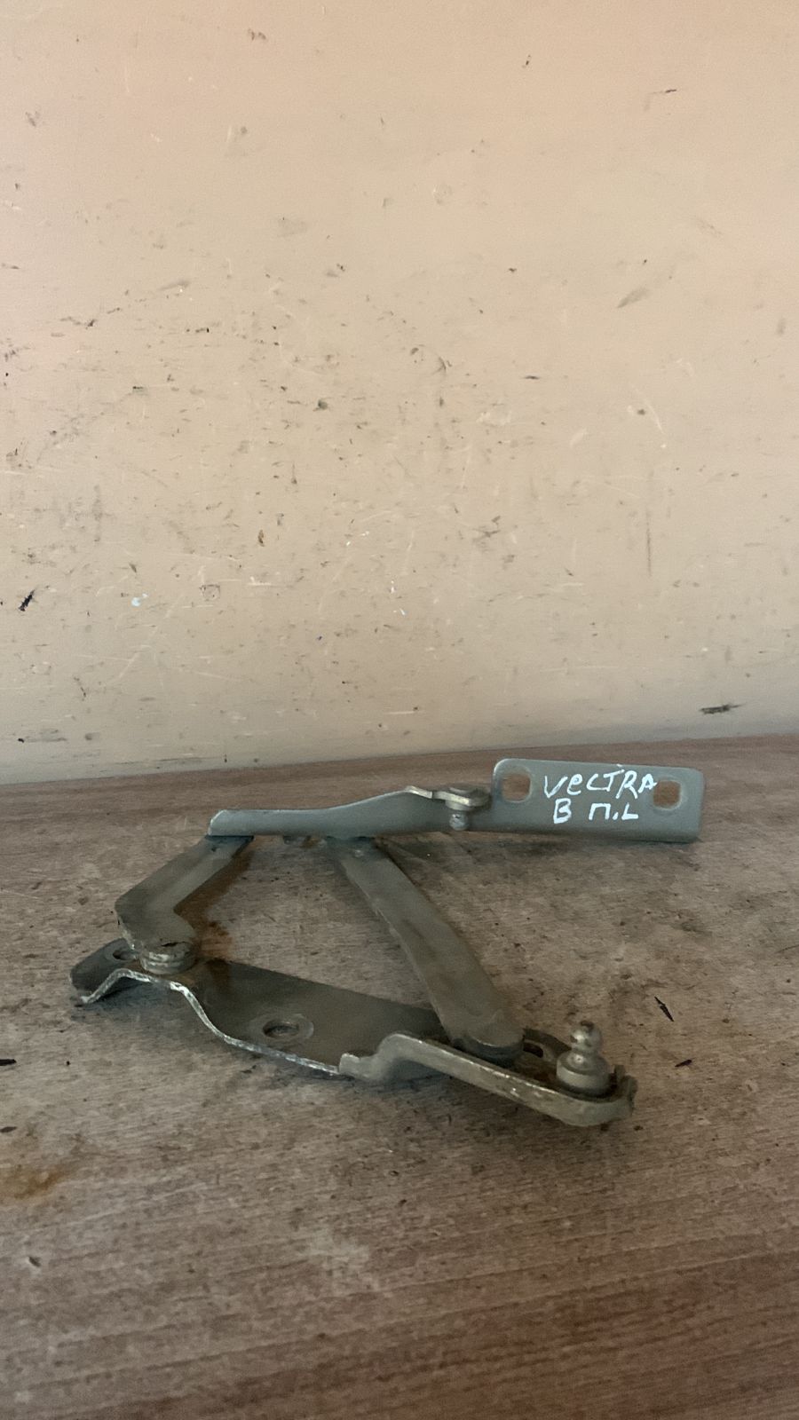 Opel Vectra B Петля капота левая для Opel Vectra B 1995-1999 (1160489 90508955)