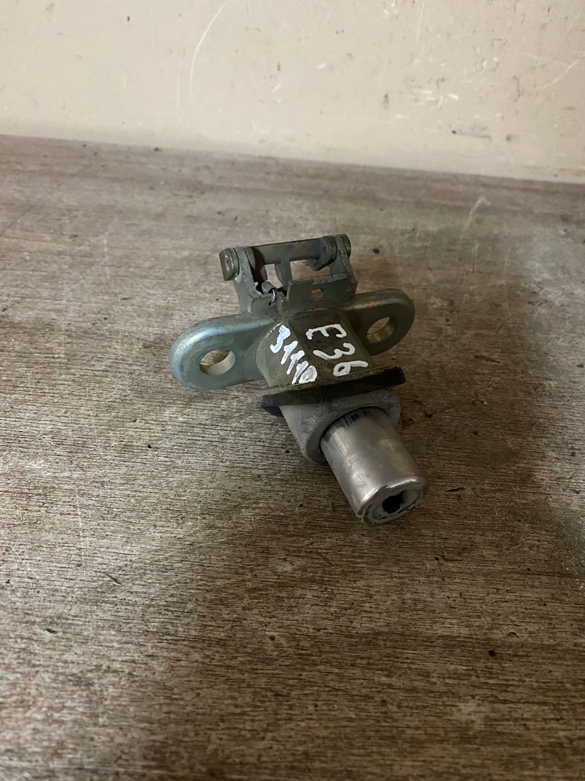 BMW 3-серия E36 Вставка замка багажника 3-serie E36 1991-1998 (СЕДАН 51248122346)