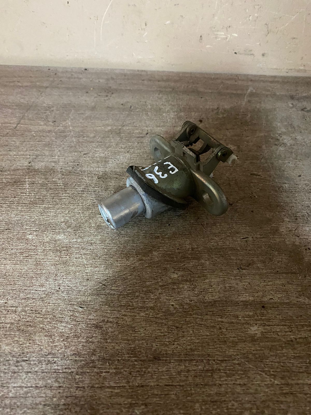 BMW 3-серия E36 Вставка замка багажника 3-serie E36 1991-1998 (СЕДАН 51248122346)
