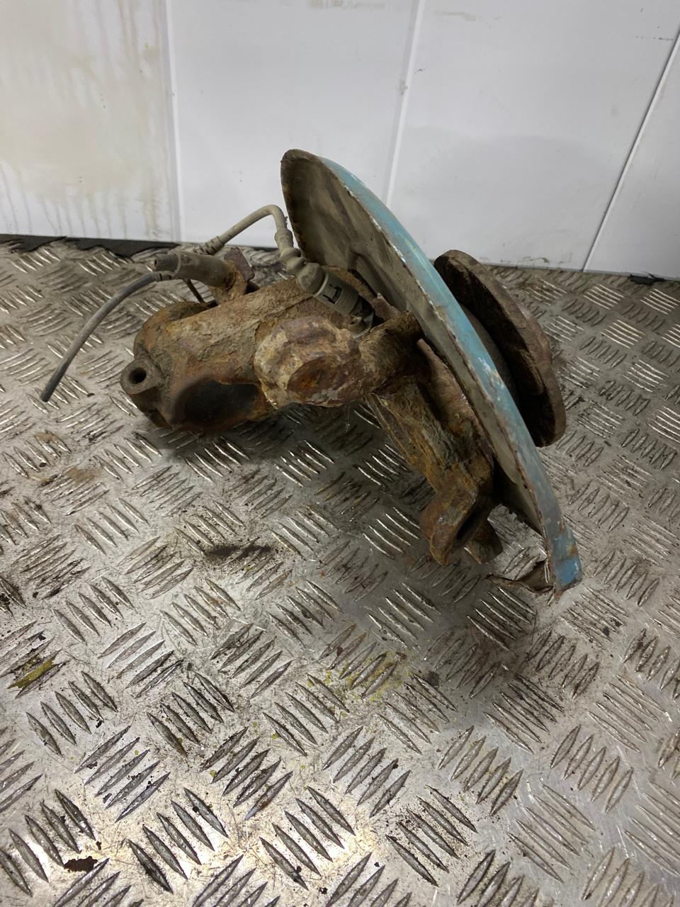 Volkswagen Jetta 2006-2011 Кулак поворотный передний правый Golf V 2003-2009;A3 [8PA] Sportback 2004-2013;Golf Plus 2005-2014;Touran 2003-2010;A3 [8P1] 2003-2013;Jetta 2006-2011;Tiguan 2007-2011;Octavia (A5 1Z-) 2004-2013 (1K0407256AA)