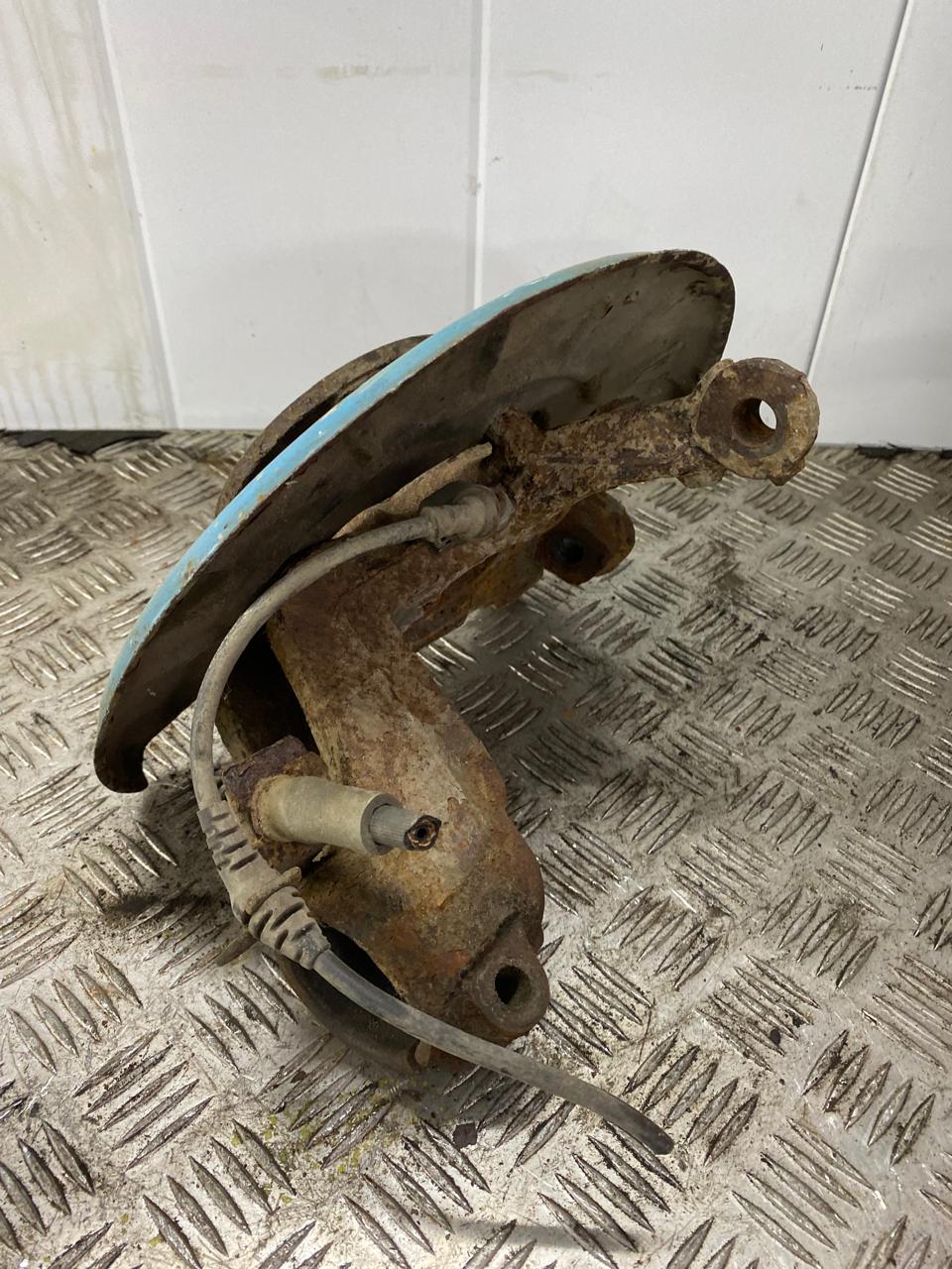 Volkswagen Jetta 2006-2011 Кулак поворотный передний правый Golf V 2003-2009;A3 [8PA] Sportback 2004-2013;Golf Plus 2005-2014;Touran 2003-2010;A3 [8P1] 2003-2013;Jetta 2006-2011;Tiguan 2007-2011;Octavia (A5 1Z-) 2004-2013 (1K0407256AA)