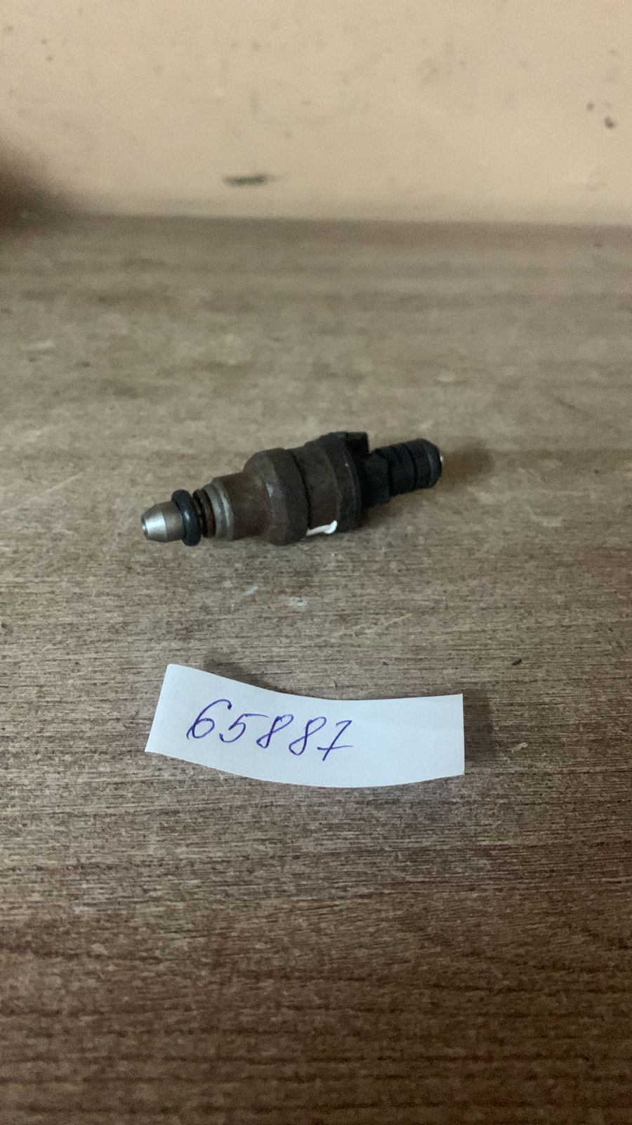 Audi V8 Форсунка топливная  для Audi V8 1988-1994 3,6 077133551C  0280150411