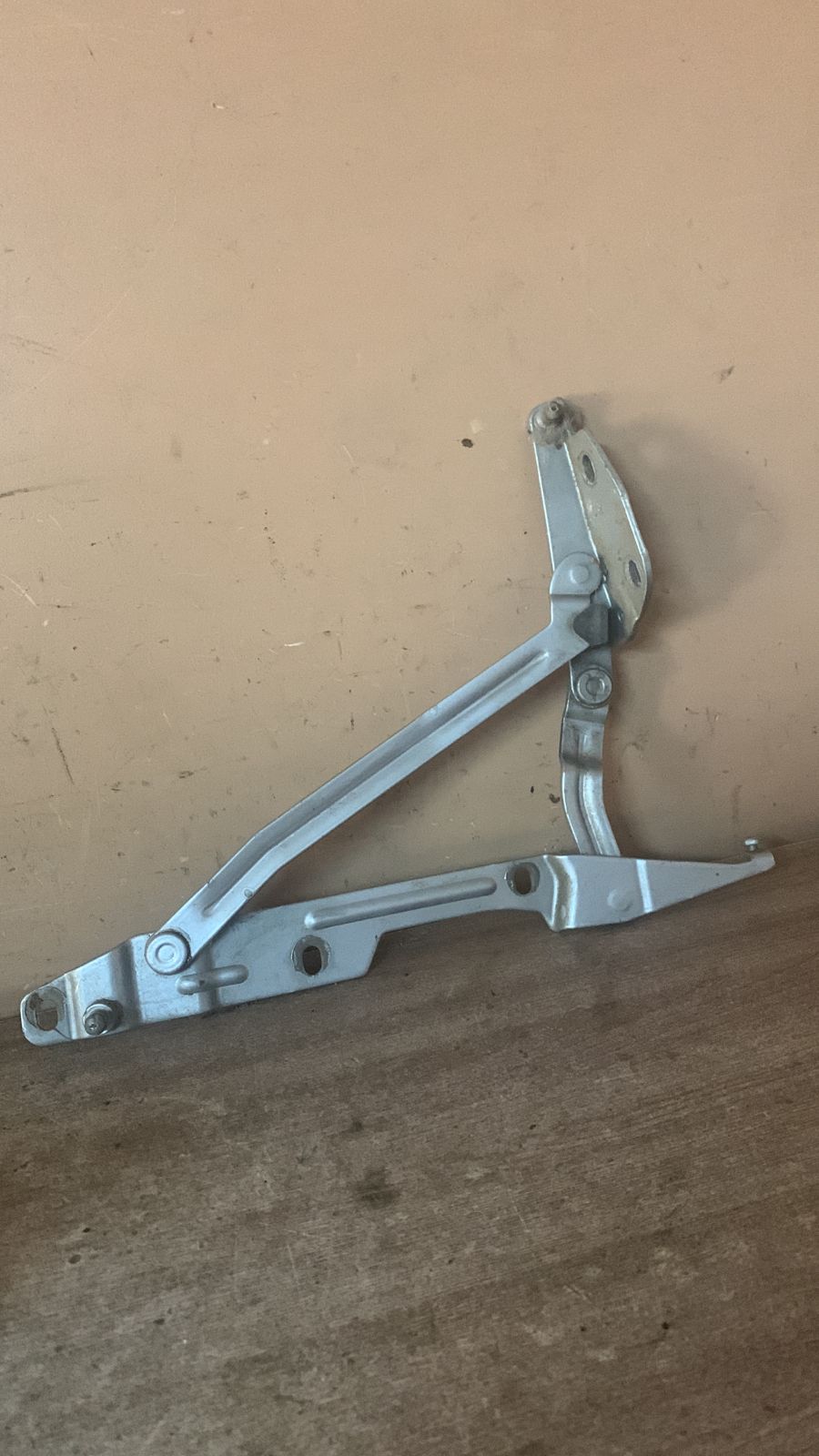 Audi A8 1994-1998 Петля крышки багажника для Audi A8 [4D] 1994-1998 4D0827299A