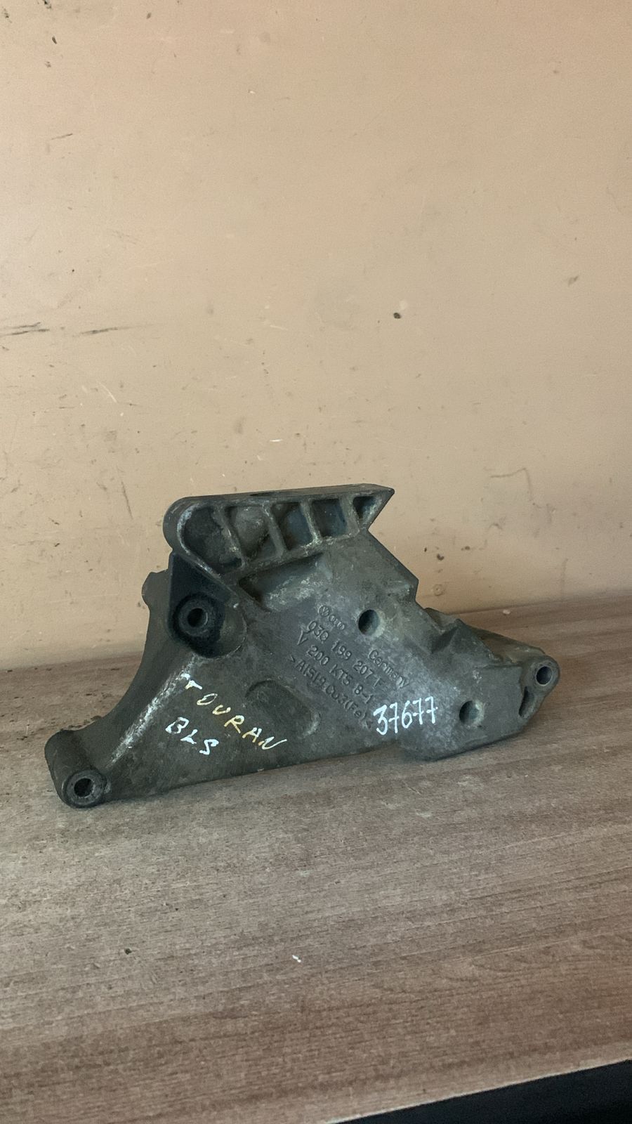 Volkswagen Jetta 2006-2011 Кронштейн двигателя правый Touran 2003-2010 (03G199207A)  Caddy III 2004-2015 Jetta 2006-2011 Octavia (A5 1Z-) 2004-2013 (03G199207G)