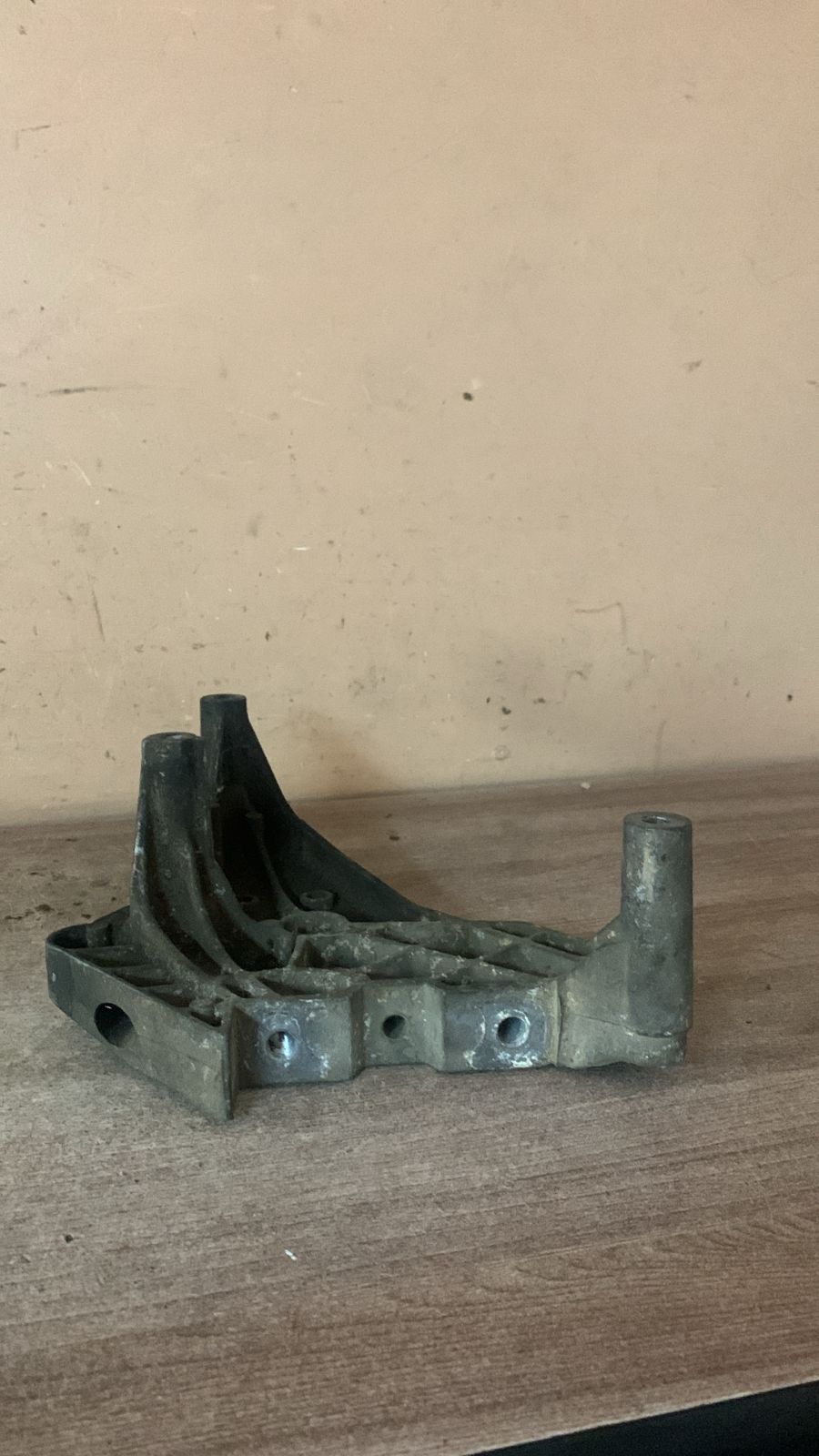 Volkswagen Jetta 2006-2011 Кронштейн двигателя правый Touran 2003-2010 (03G199207A)  Caddy III 2004-2015 Jetta 2006-2011 Octavia (A5 1Z-) 2004-2013 (03G199207G)