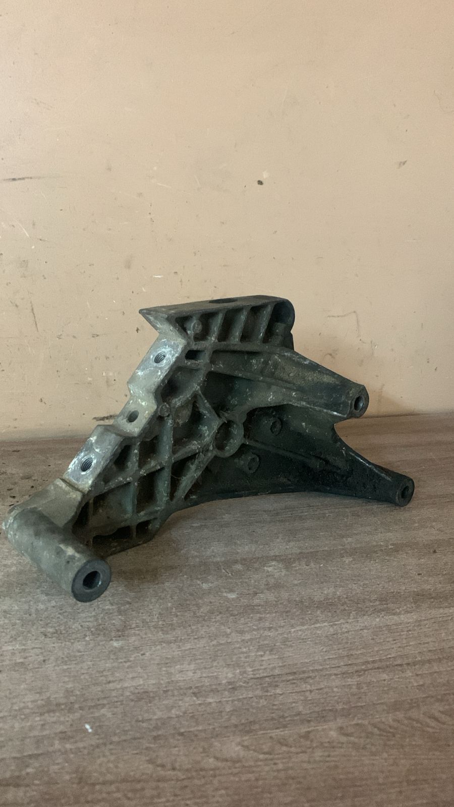 Volkswagen Jetta 2006-2011 Кронштейн двигателя правый Touran 2003-2010 (03G199207A)  Caddy III 2004-2015 Jetta 2006-2011 Octavia (A5 1Z-) 2004-2013 (03G199207G)