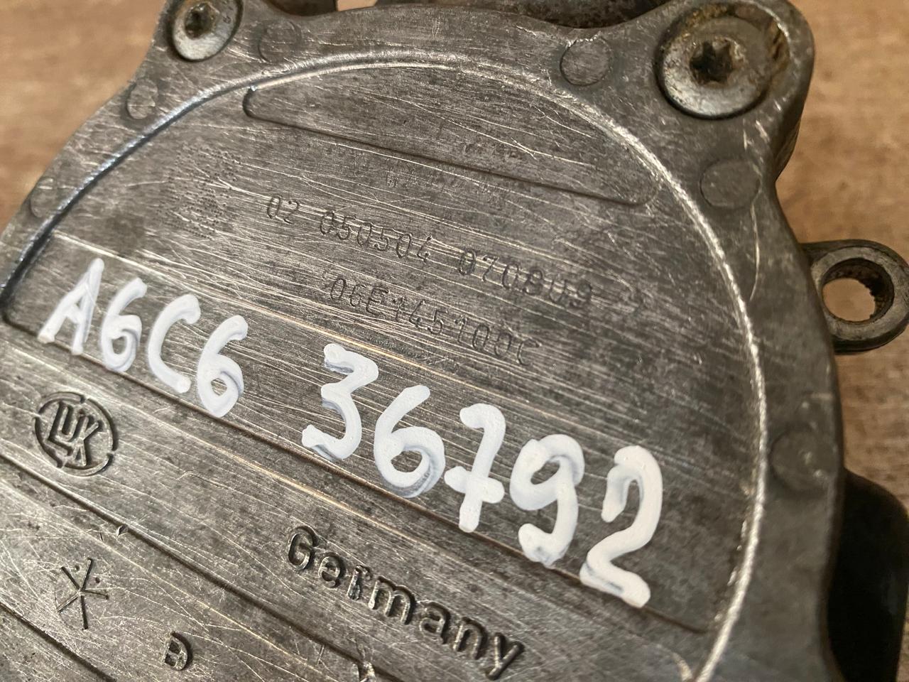 Audi A6 [C6,4F] Насос вакуумный AUDI A6 [C6,4F] (2005-2011) (2.4 V6 BDW) A4 [B7] 2005-2007 (06E145100D)