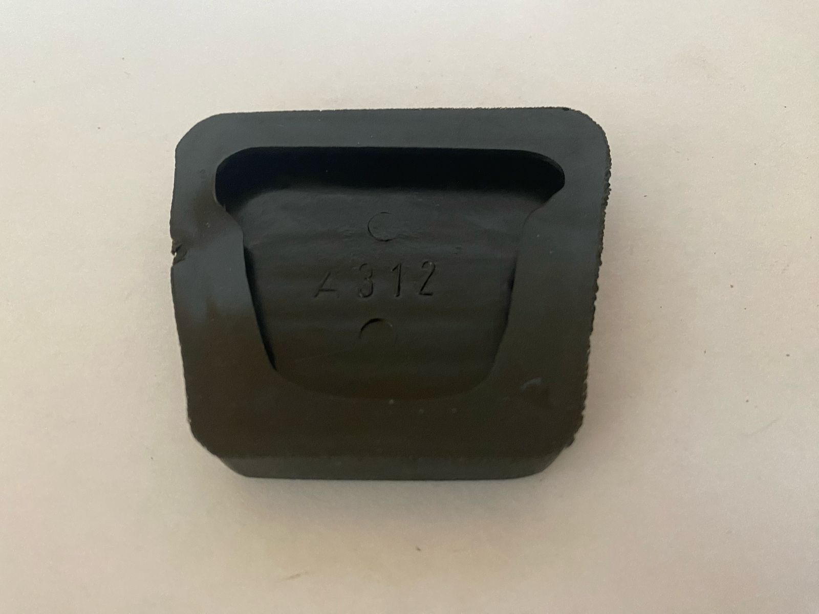 Накладка педали тормоза и сцепления  новая SH-8260 Mitsubishi Canter MT321741