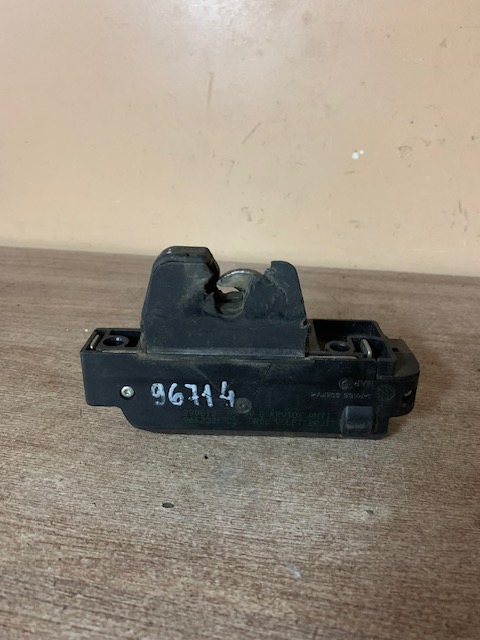 Citroen C4 2005-2011 Замок багажника для Citroen C4 2005-2011 (х/б )  дефект
