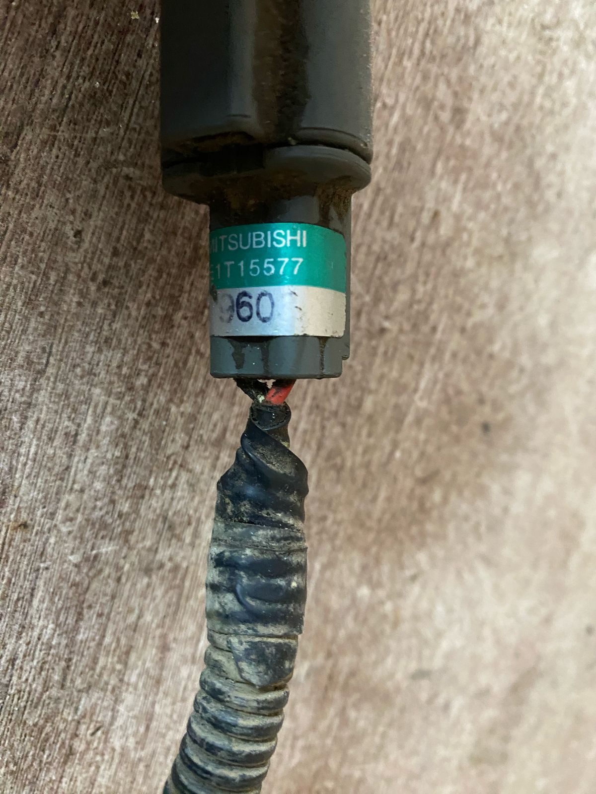 Датчик детонации Carisma (DA) 1999-2003 (MD304932)  Galant (EA) 1997-2003 (1.8 4G93 MD304932)
