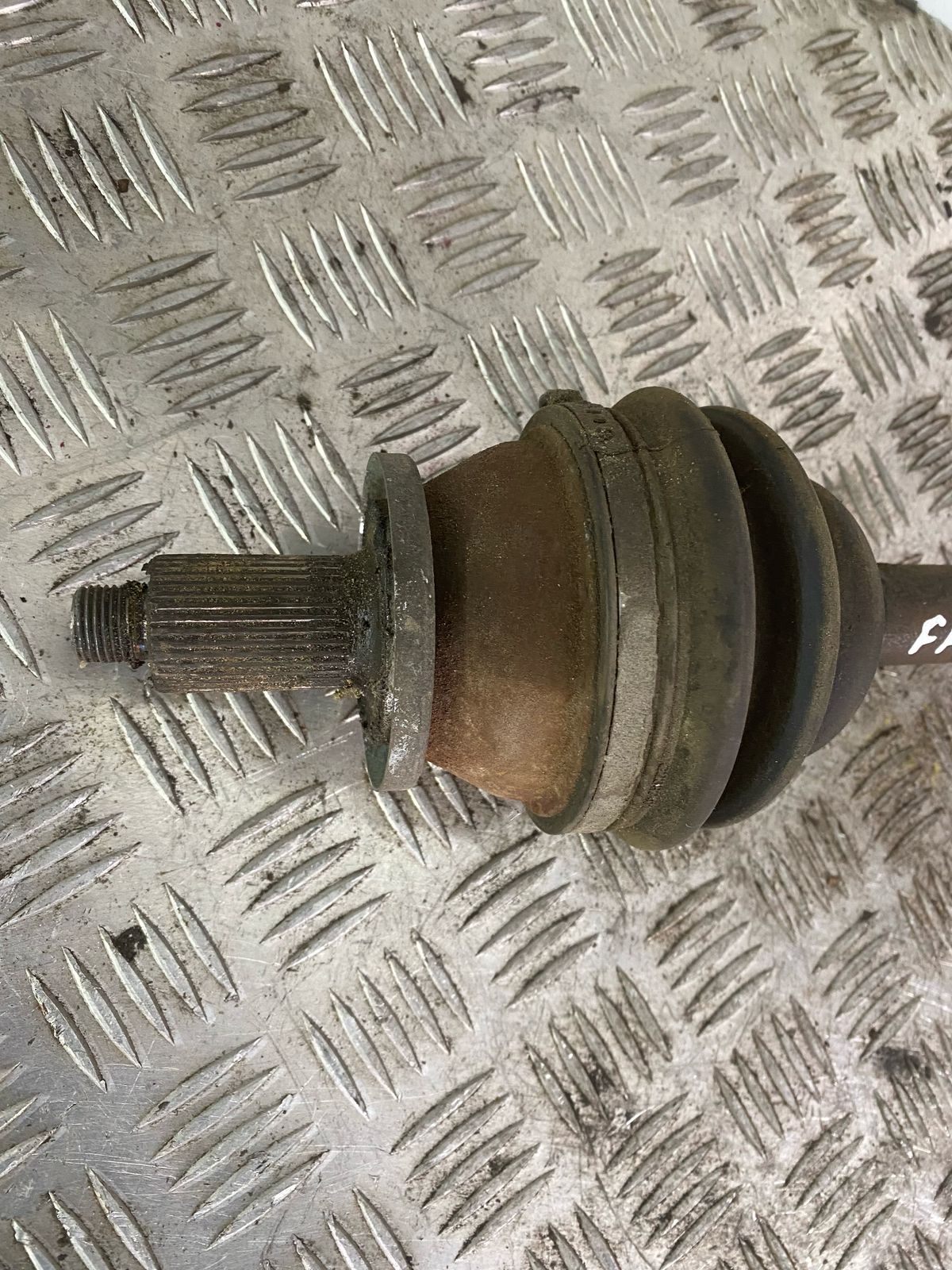 Skoda Fabia 1999-2006 Полуось передняя левая Fabia 1999-2007;Polo 2001-2009;Ibiza V 2008-2017;Fabia 2007-2015;Roomster 2006-2015;Cordoba 2002-2008;Ibiza IV 2002-2008;Polo (HB) 2009> (МКПП 6Q0407271AT) (Левый руль)