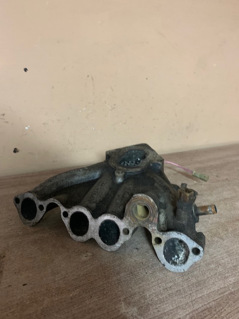 Volkswagen Passat B3 Коллектор впускной Passat [B3] 1988-1993 GOLF II/JETTA II  с датчиком  (051129713)