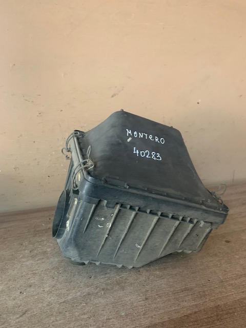 Mitsubishi Pajero-Montero Sport (K9) Корпус воздушного фильтра Pajero/Montero Sport (K9) 1997-2008 (нижняя часть MR127419  крышка MR266344)