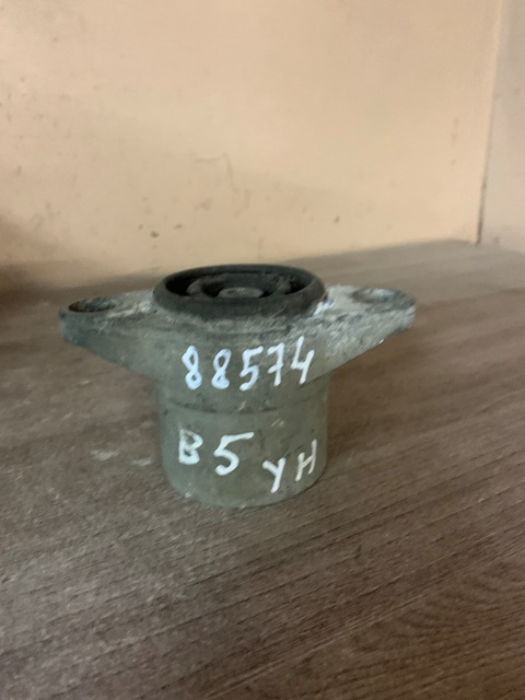 Volkswagen Passat B5 1996-2000 Опора заднего амортизатора AUDI A6/S6 PASSAT B5/B6 (ВЕРХНЯЯ) 8E0513353C VAG
