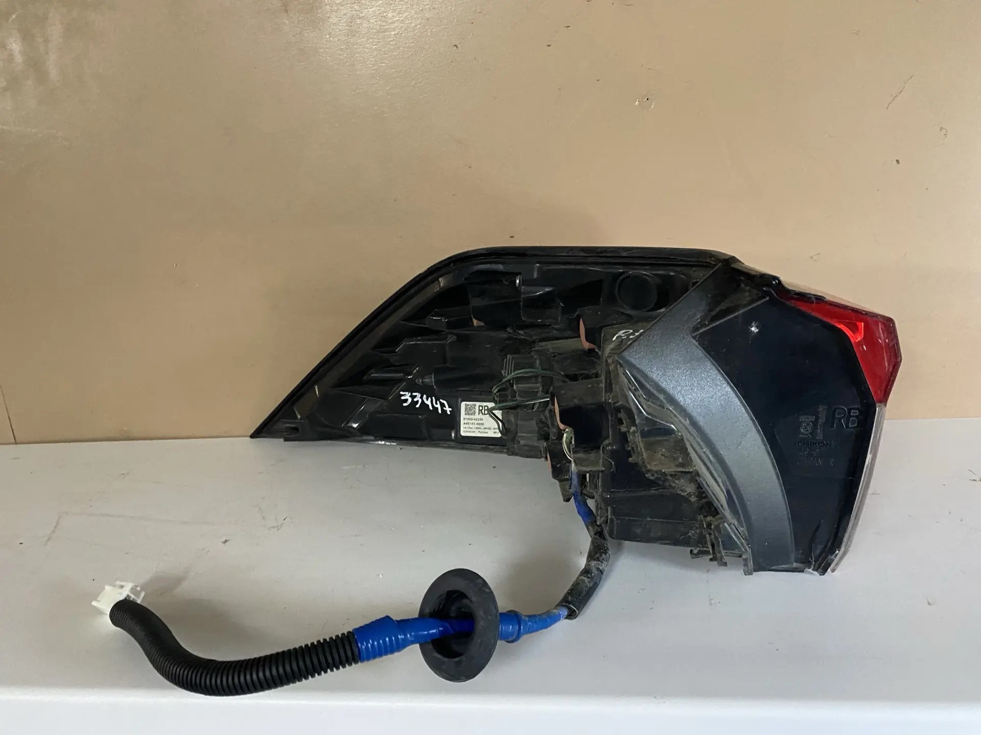 Фонарь задний правый Toyota Rav 4 XA50 2019- (ДЕФЕКТ) 8155142230