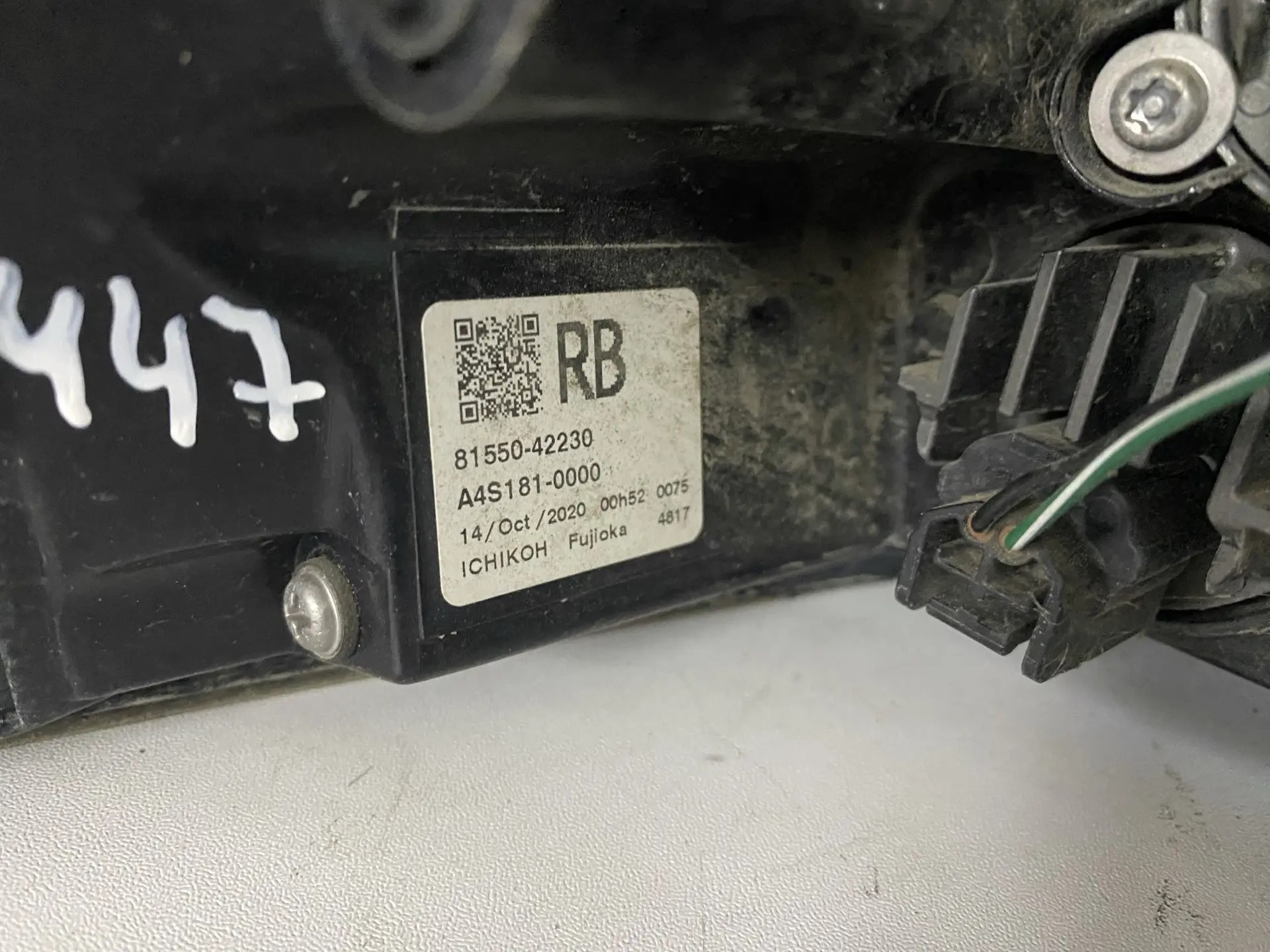 Фонарь задний правый Toyota Rav 4 XA50 2019- (ДЕФЕКТ) 8155142230