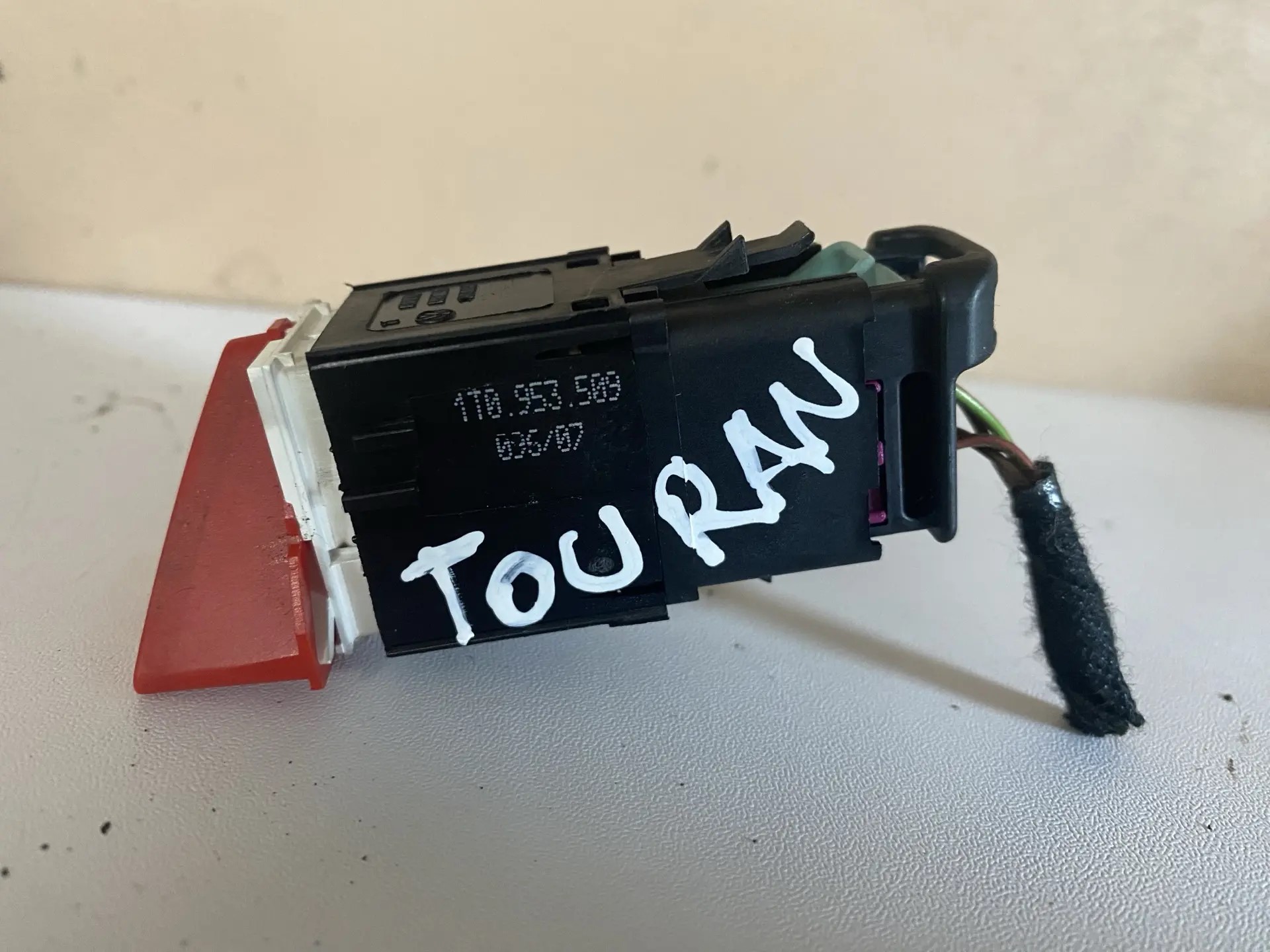 Volkswagen Touran 2003-2010 Кнопка аварийной сигнализации VW Touran ; Caddy 3 2003-2016 1T0953509B