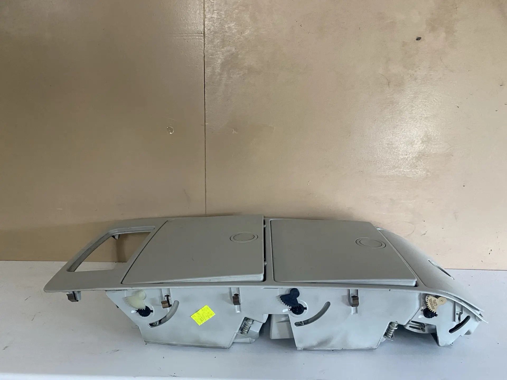 Volkswagen Touran 2003-2010 Бардачок потолочный (очечник) VW Touran 2003-2010  1T0868837CY20