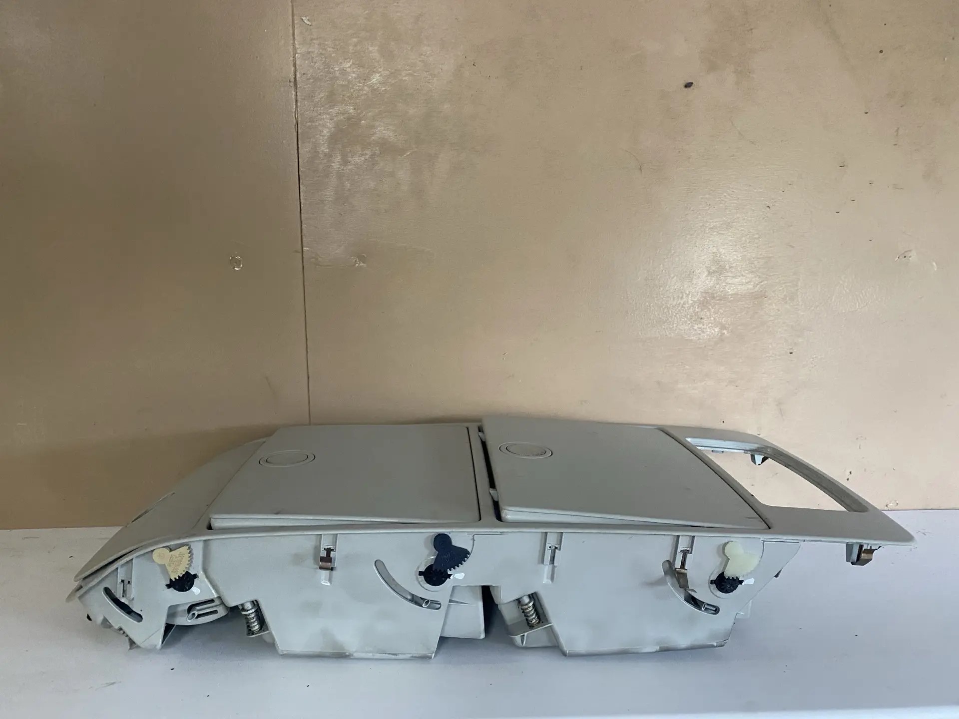 Volkswagen Touran 2003-2010 Бардачок потолочный (очечник) VW Touran 2003-2010  1T0868837CY20