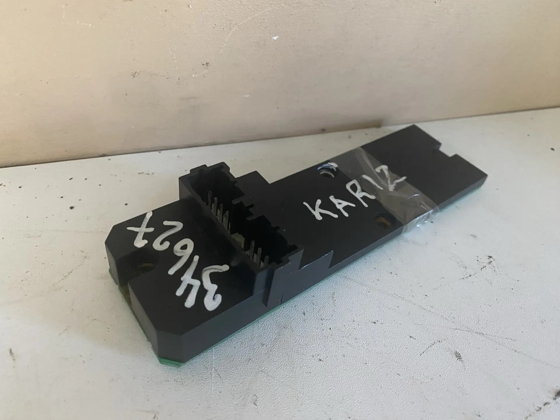 Mitsubishi Carisma (DA) Плата блока стеклоподъемников Mitsubishi Carisma  MR740599