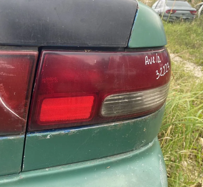 Kia Sephia Фонарь задний правый Kia Sephia 1993-1997 0K24J51151  0K24J51150B