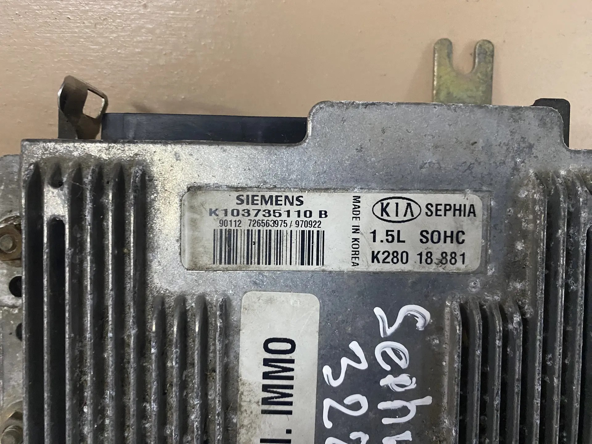 Kia Sephia Блок управления двигателем ЭБУ Kia Sephia 1993-1997 1.5 K103735110B