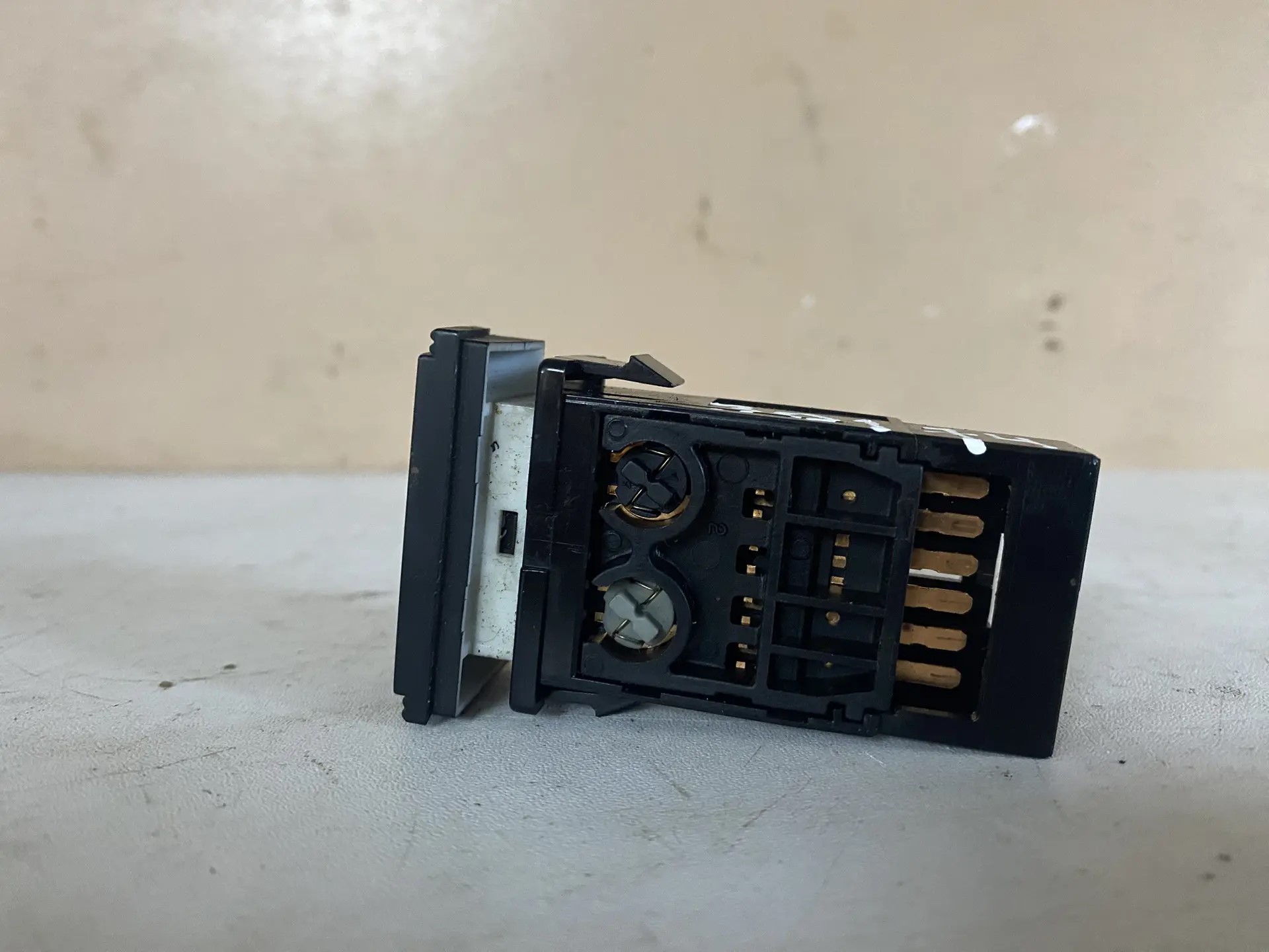 Hyundai Getz Кнопка противотуманной фары задняя Hyundai Getz 2002-2010 377301C000