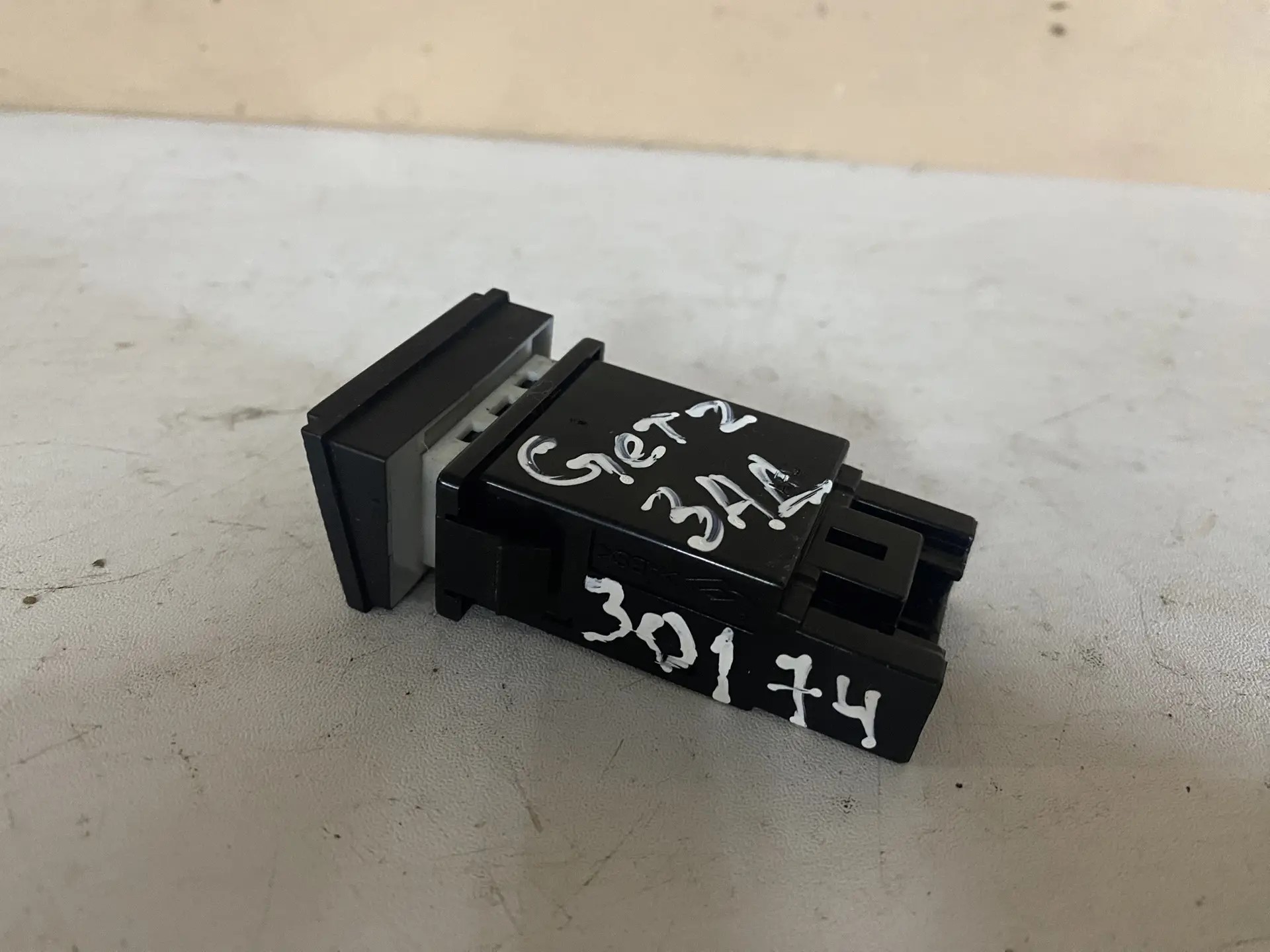Hyundai Getz Кнопка противотуманной фары задняя Hyundai Getz 2002-2010 377301C000