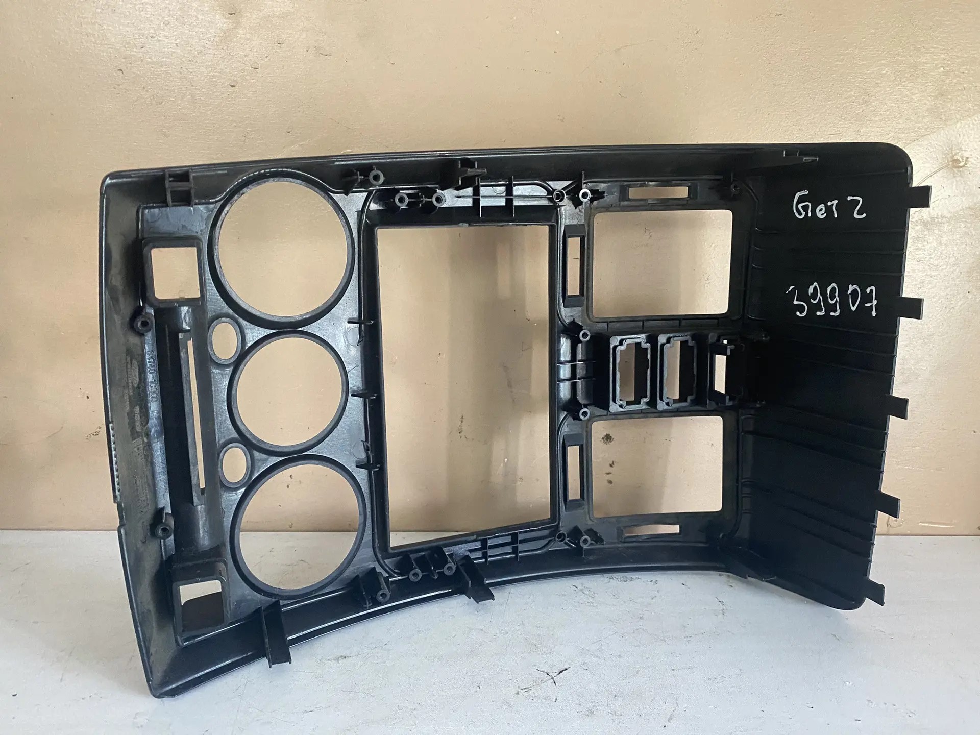 Hyundai Getz Накладка на торпедо рамка магнитолы Hyundai Getz 2002-2010 847401C000  847401C000BJ