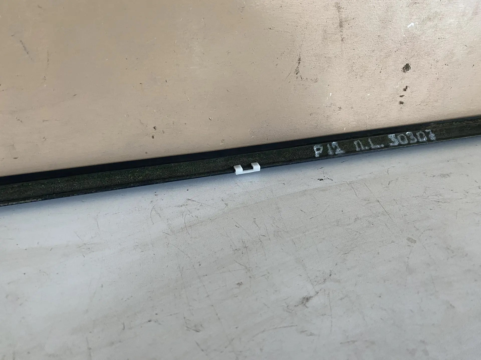 Nissan Primera P12 (2002-2007) Накладка стекла переднего левого Nissan Primera P12 2002-2007 80820AV600