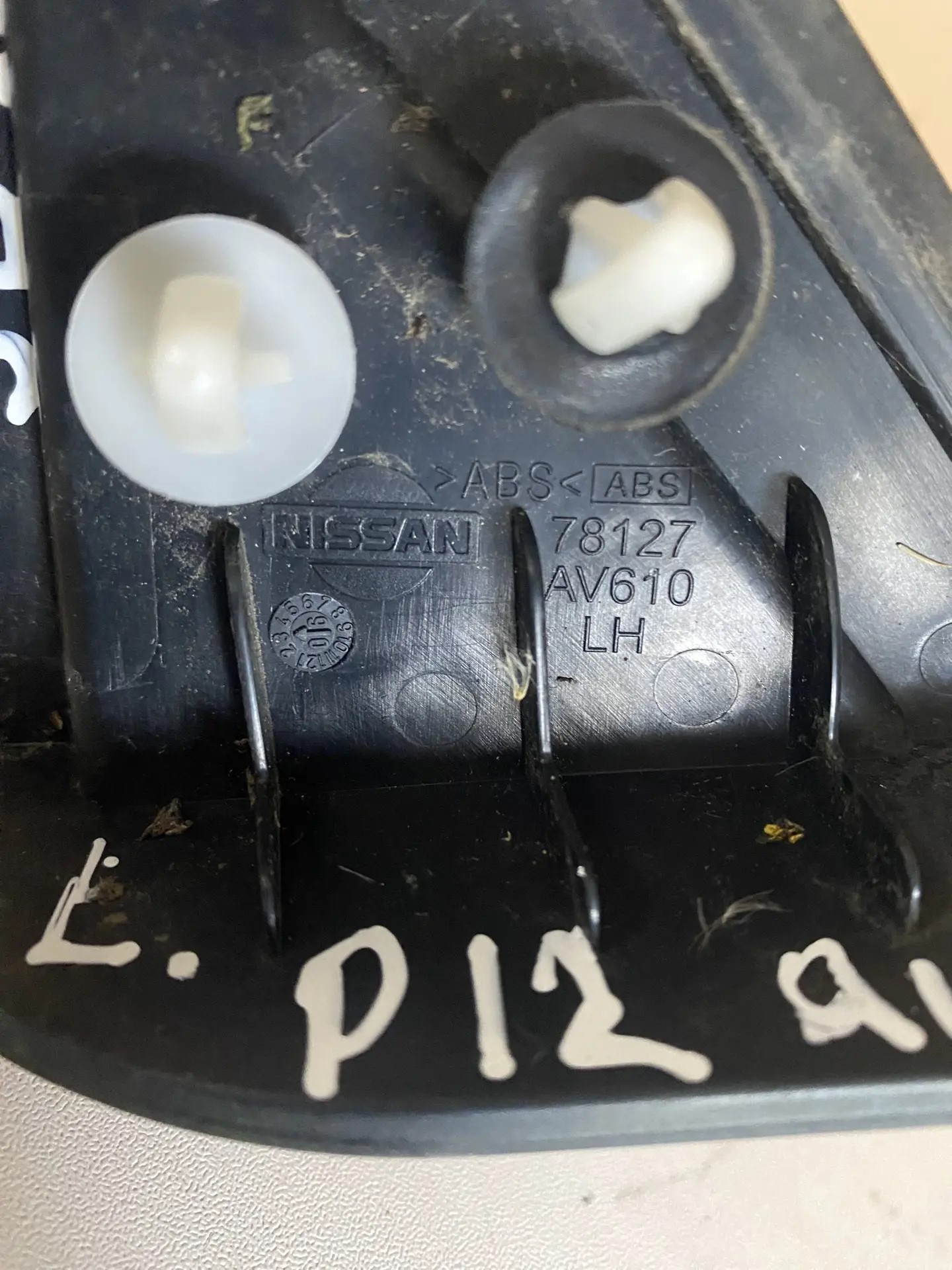 Nissan Primera P12 (2002-2007) Накладка крыла задняя левая Nissan Primera P12 2002-2007