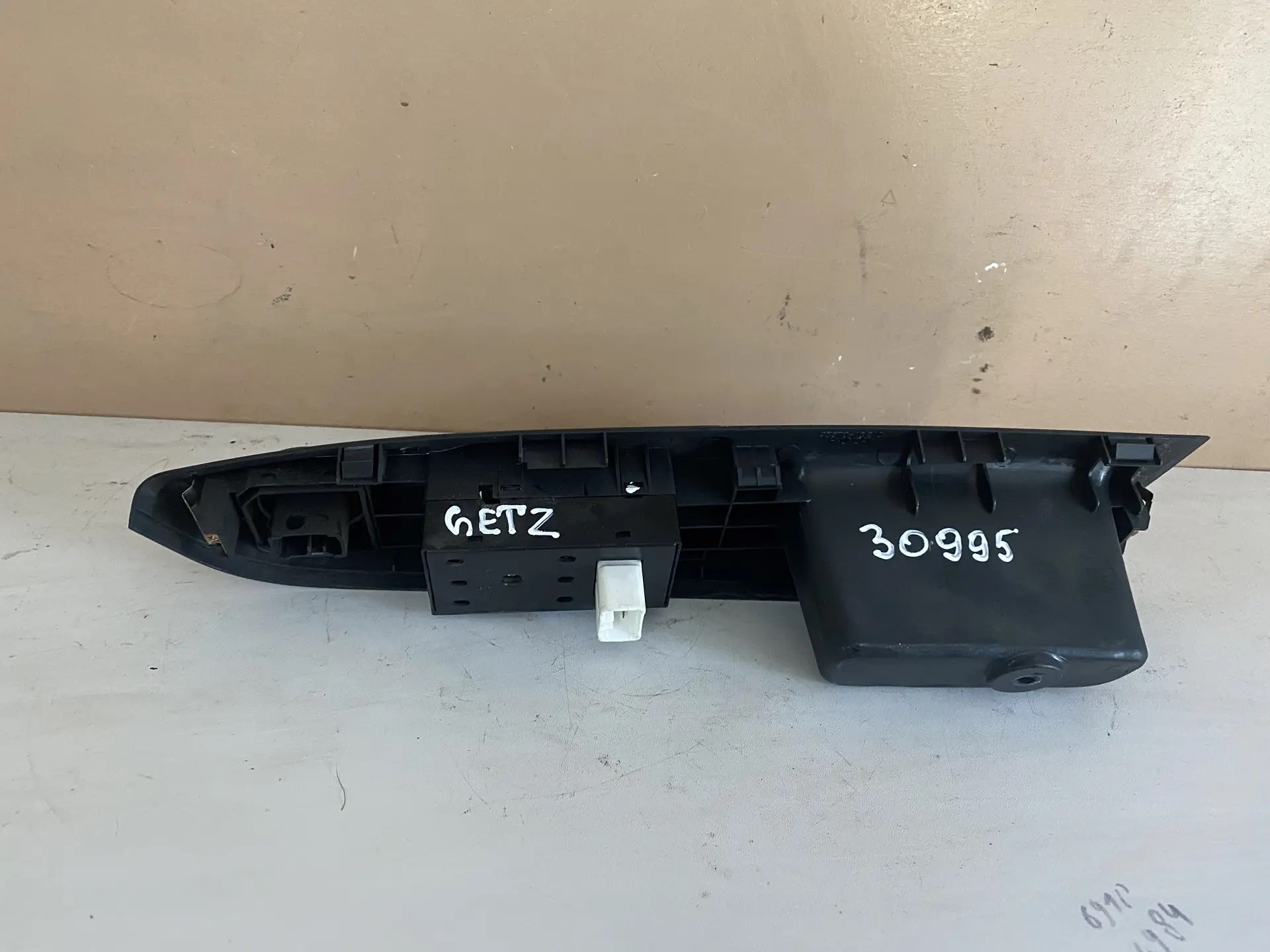 Hyundai Getz Блок управления стеклоподъемниками Hyundai Getz 2002-2010 935701C010