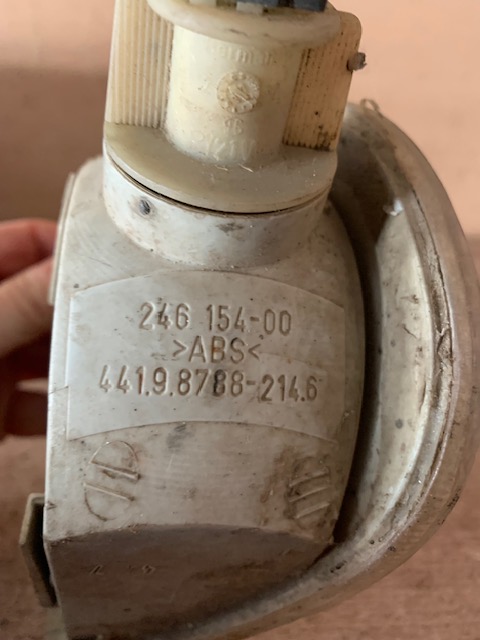 Указатель поворота правая (белый) для Skoda Felicia 1995-1998  трещина  441987882146