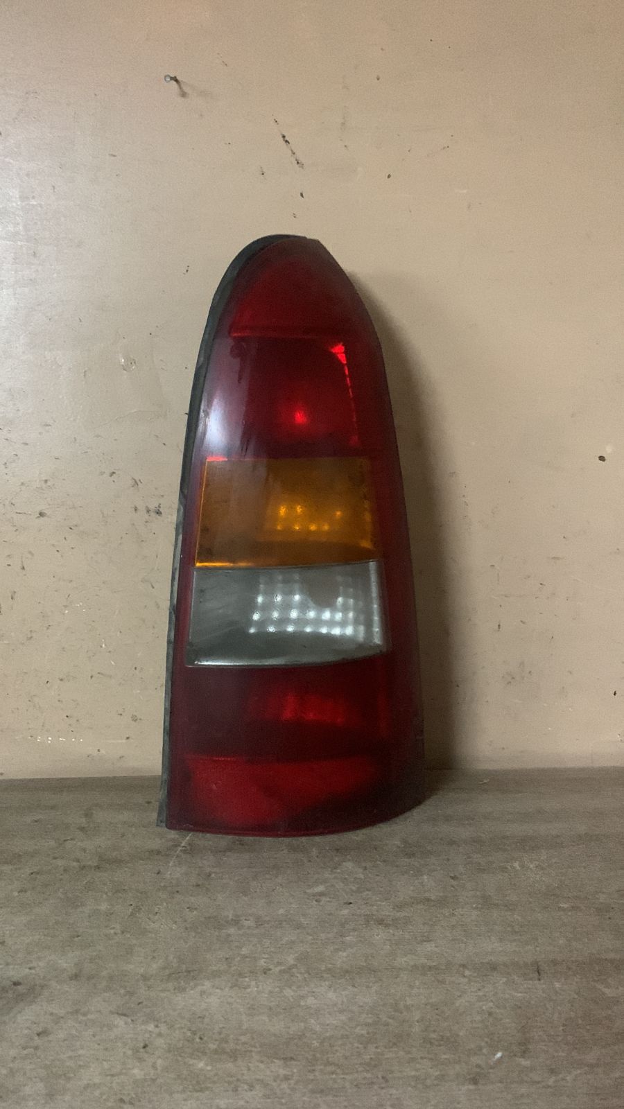 Opel Astra G Фонарь задний правый Astra G 1998-2005 (УНИВЕРСАЛ) (6223018)