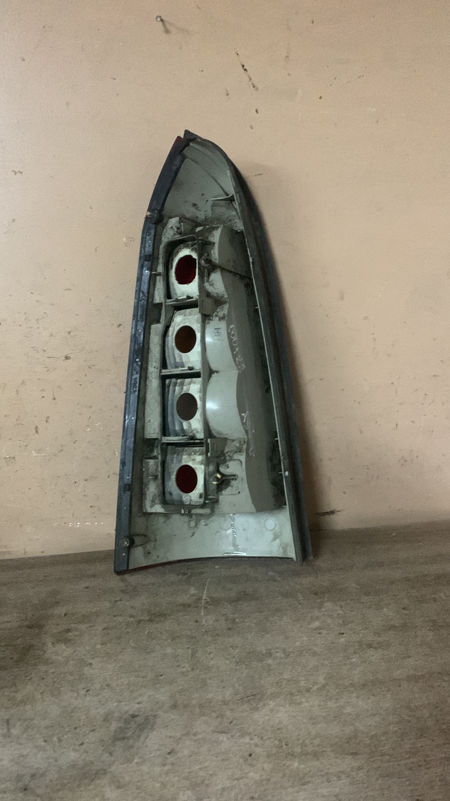 Opel Astra G Фонарь задний правый Astra G 1998-2005 (УНИВЕРСАЛ) (6223018)
