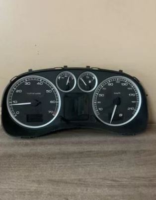 Peugeot 307 Панель приборов для Peugeot 307 2001-2007 без стекла