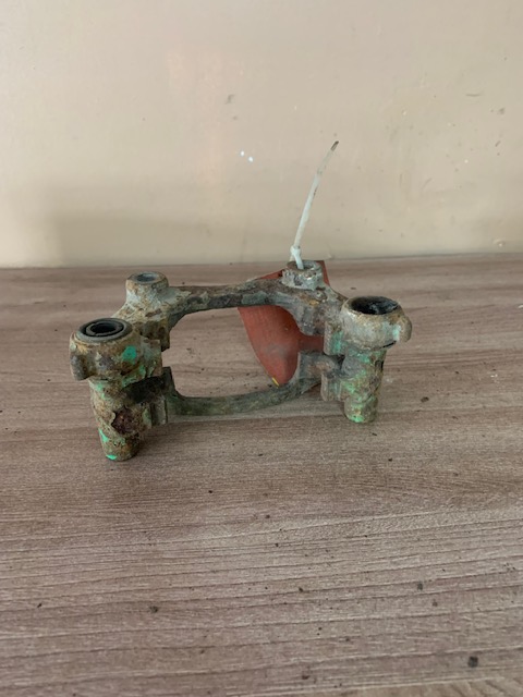Opel Astra G Скоба суппорта заднего правого Zafira (F75) 1999-2005; Astra G 1998-2005