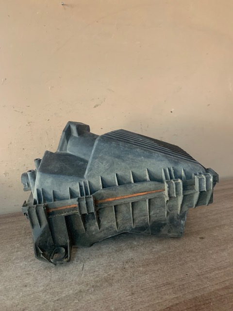 Корпус воздушного фильтра VW GOLF IV/BORA Octavia (A4 1U-) 2000-2011 1J0129607S