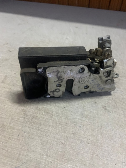 Замок двери передней правой CHEVROLET AVEO/LACETTI 1068002170 96272642