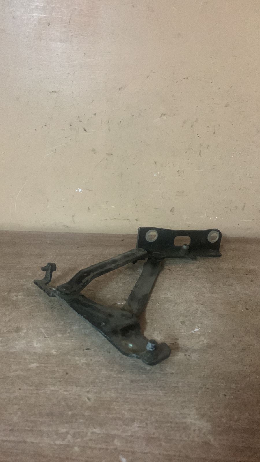Петля капота правая для Mazda 6 (GH) 2007-2012 (GS1D52410A)